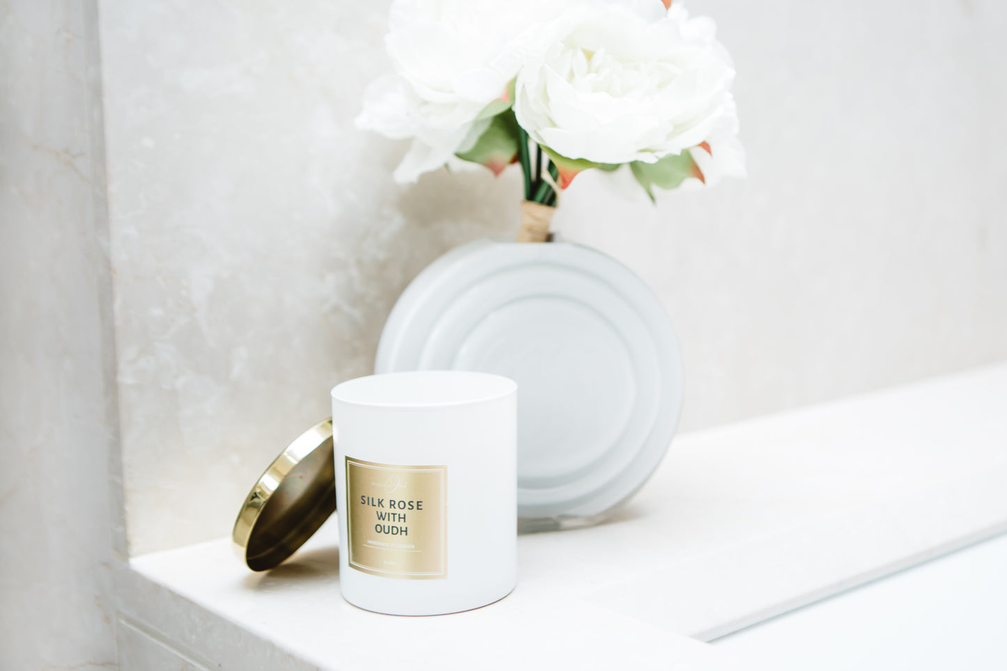 Aurefua Silk Rose & Oudh Candle
